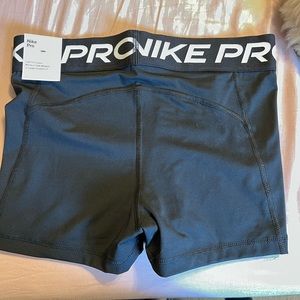 Brand new Nike pro 3’